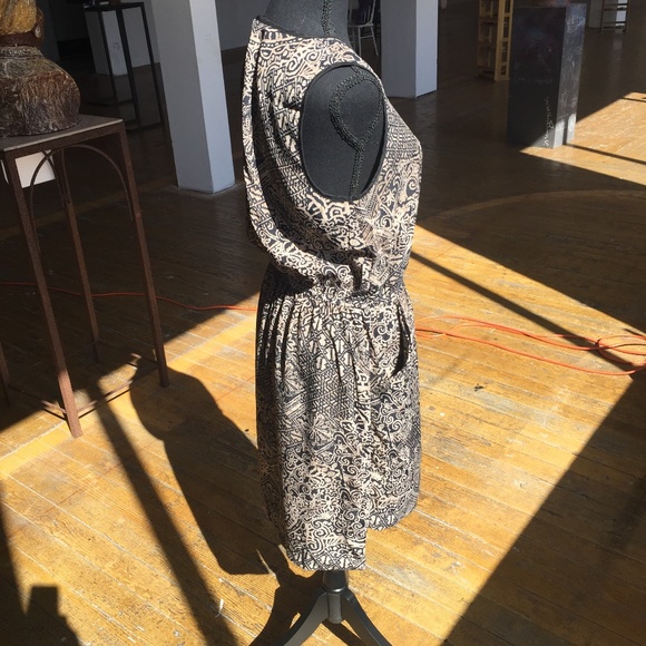 Tan and black multi print sleeveless dress - Picture 4 of 5